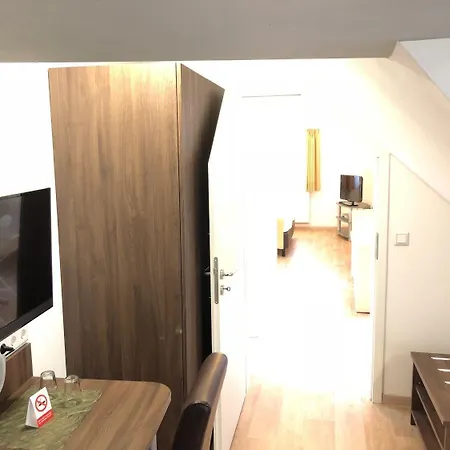 Garni Goldene Traube Hotel 3*