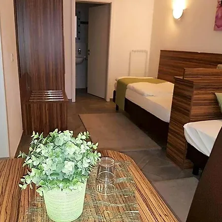 Garni Goldene Traube Hotel 3*