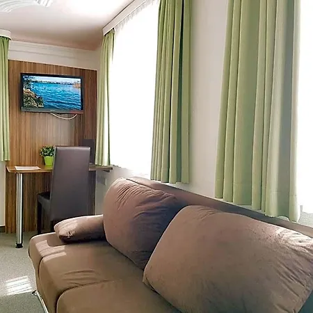 Hotel Garni Goldene Traube 3*
