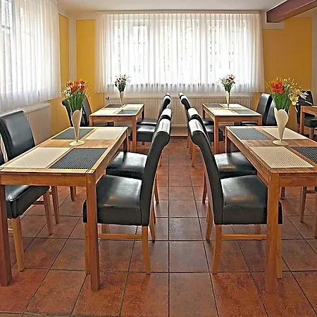 Hotel Garni Goldene Traube 3*